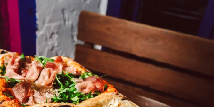 Pizzu si nelze vzít s sebou, vychutnáte si ji hezky v klidu přímo v restauraci. 