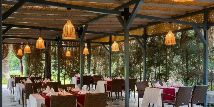 V hotelu můžete navštívit také některou z à la carte restaurací – tureckou a mezinárodní.