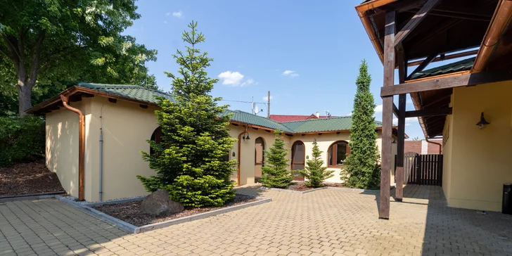 Hned u hotelu je přírodní rezervace Kuřidlo.