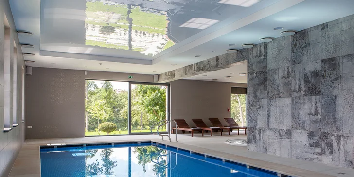 Během pobytu máte neomezený vstup do privátního wellness s výhledem na jezero.