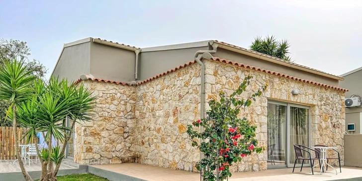 K dispozici jsou i moderní bungalovy Deluxe v zahradě jen pro 2 osoby nebo dokonce Junior Suite či rodinné bungalovy se sdíleným bazénem.