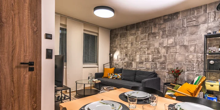 Apartmán sa nachádza v časti Mistríky, len pár minút chôdze od lanovky na Novú hoľu a parku Donovalkovo.