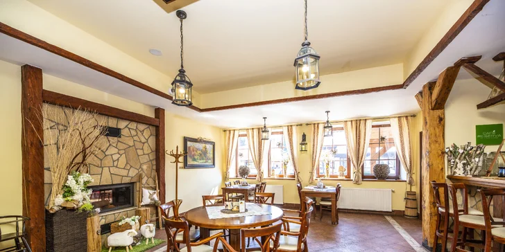 Restaurace Staré časy je součástí penzionu.