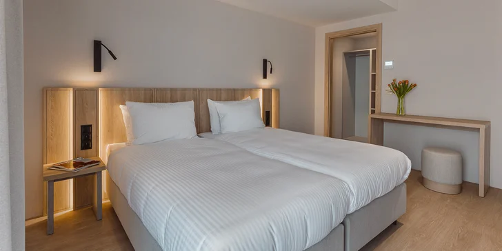 Zabydlíte se moderních pokojích či apartmánech. 