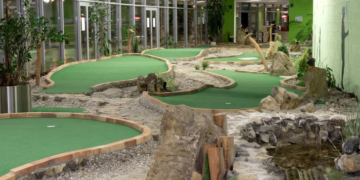 Hodina adventure golfu v O2 Aréně pro 2 hráče či celou rodinu