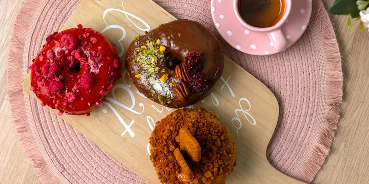 1 nebo 2 donuty a káva či čaj v centru Olomouce, včetně veganské nabídky