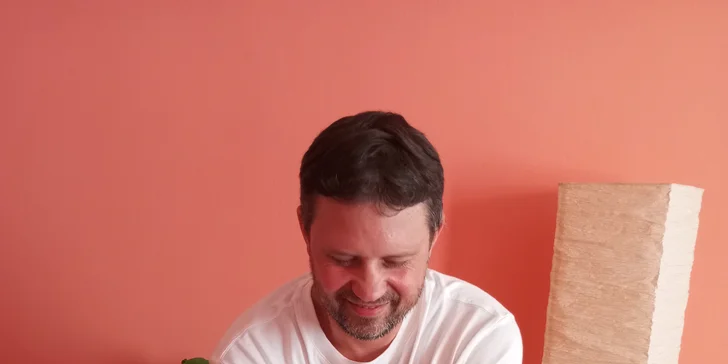 Pokud máte raději sice ne tolik příjemné, ale zato velmi účinné metody, vsaďte na hloubkovou masáž.