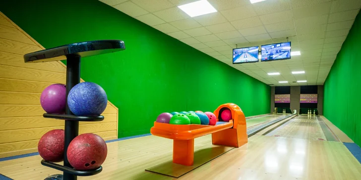 A dospělé určitě potěší bowling.