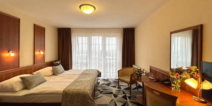 Na "queen size" posteli se vyspíte náramně. 