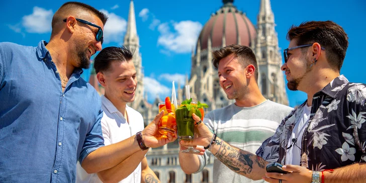 V nabídce je i plavba, během které si vychutnáte dva alkoholické koktejly. 