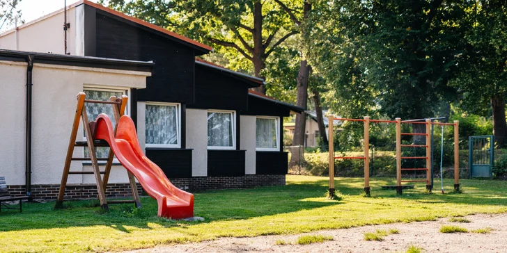 Dětské hřiště jistě potěší nejmenší návštěvníky i jejich rodiče. 