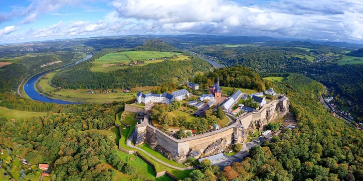Bydlet budete v obci Königstein nedaleko slavné stejnojmenné pevnosti.