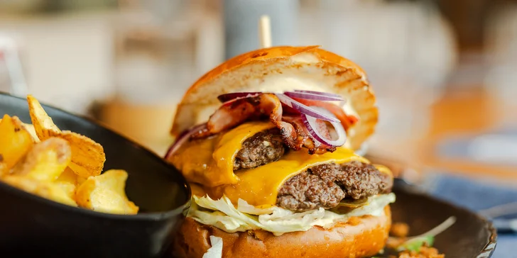 Double smash burger: Dvojitá dávka hovädzieho mäsa