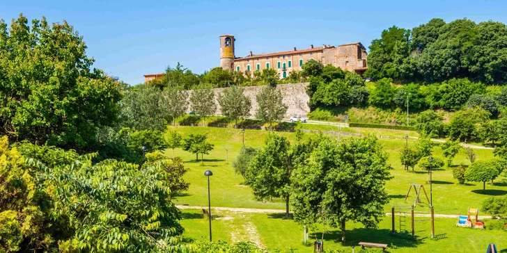 Hotel sa nachádza len 8 km od Lago di Garda.