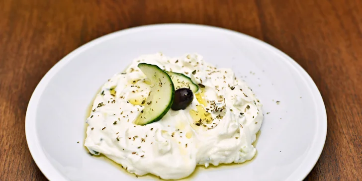 Nebudou chybět ani tzatziki.