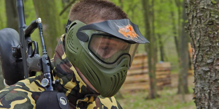 Stačí si půjčit herní sadu se zbraní, zásobníkem o 50 nebo rovnou 250 kuličkách, maskou i kombinézou.