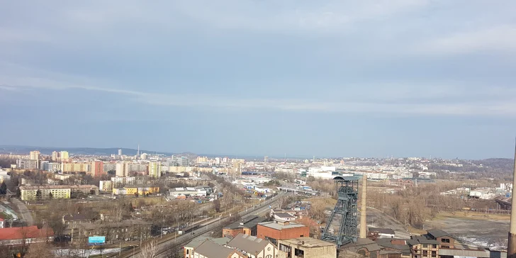 Pokocháte se pohledem na Ostravu a Beskydy.