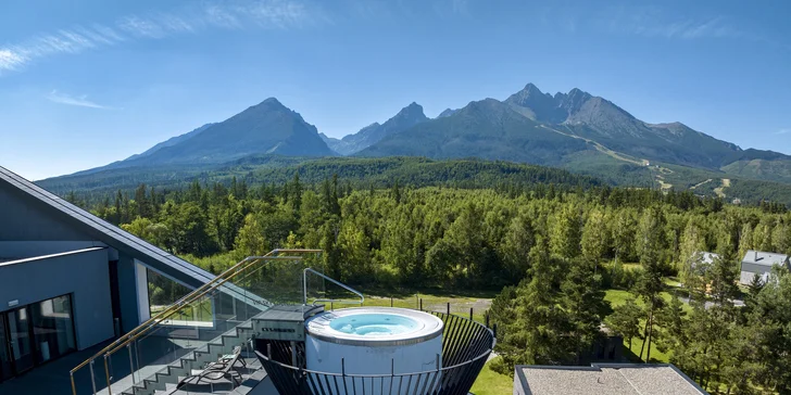 V ceně máte také 20% slevu na VIP Skylounge – privátní zónu přímo na střeše hotelu Horizont Resort s jacuzzi, finskou saunou a terasou. 