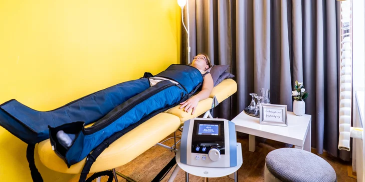 Příjemná tlaková masáž rozproudí tok lymfy, která pak rychleji vyplaví odumřelé tukové buňky z těla