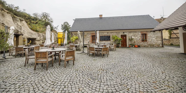 Na pokoji vás čeká nejen veškeré hotelové vybavení, ale hlavně klima, které si budou pochvalovat všichni, kdo trpí letními vedry nebo mají dýchací potíže. 