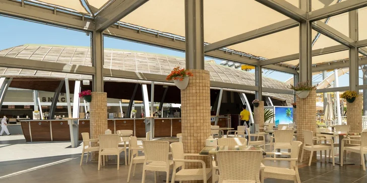 V hlavní restauraci se můžete těšit na bohaté švédské stoly, a to jak na snídaně, obědy, tak i na večeře. 

