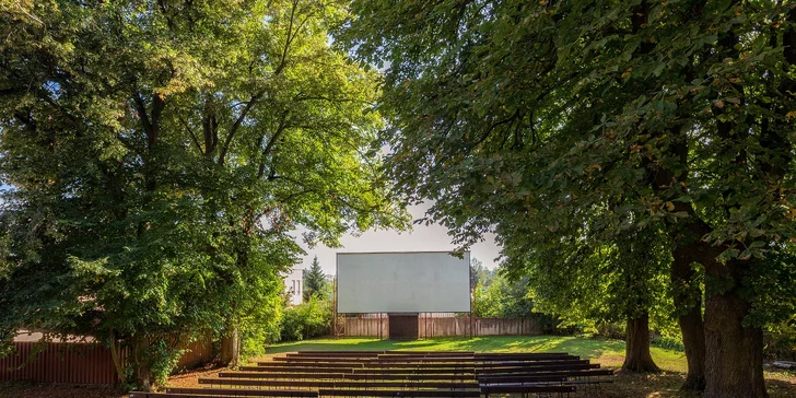 Pořiďte si akreditaci Green, Silver nebo Gold – získáte ubytování, filmový pas a třeba i polo- nebo plnou penzi. 