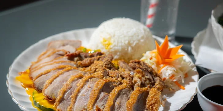 Vyberiete si sezónne menu s 8 kusmi sushi roliek California kačka alebo stavte na poctivých 250 g chrumkavej kačice.