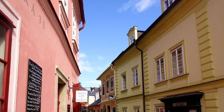 Průvodce se bude věnovat jen vám. Společně projdete křivolakými uličkami města a prohlédnete si exteriéry nejvýznamnějších památek (vstupy do památek nejsou v ceně voucheru).