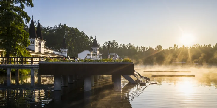 Hotel sa nachádza cca 600 m od najväčšieho termálneho jazera v Európe.
