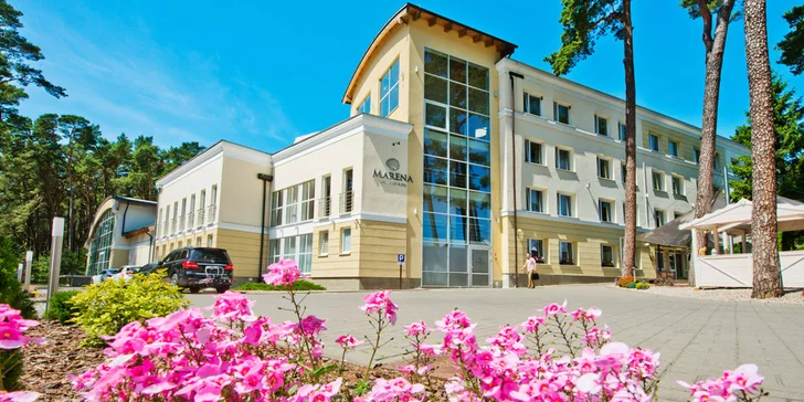 Tešte sa na wellness s bazénom, vírivkou, saunou a aromatickou jaskyňou.