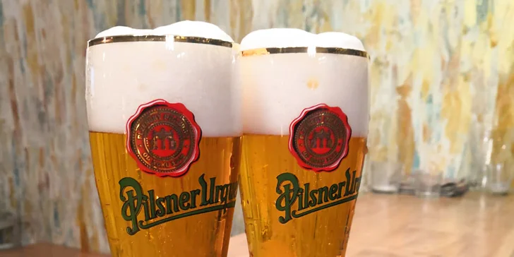 V nápojovém lístku najdete třeba Pilsner Urquell, Gambrinus, ale i točenou kofolu nebo rozlévané víno. 