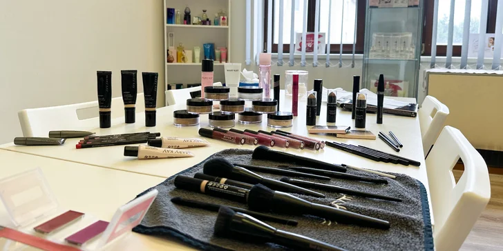 Na výběr je také kurz včetně balíčku kosmetiky Mary Kay v hodnotě 500 Kč. 