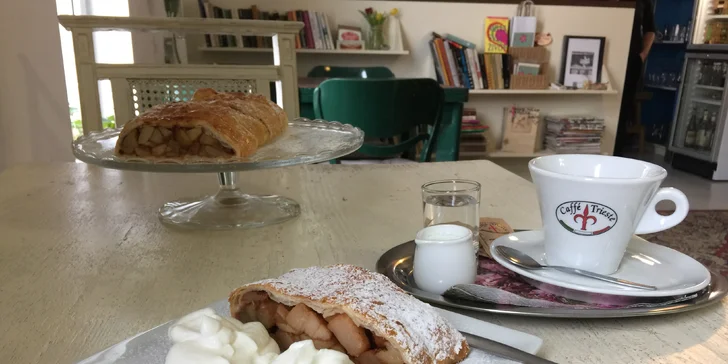 Těšit se můžete také na pořádnou porci poctivé domácí šlehačky. 