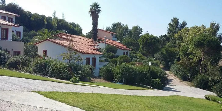Hotel se nachází zhruba 2 km o městečka Molyvos.
