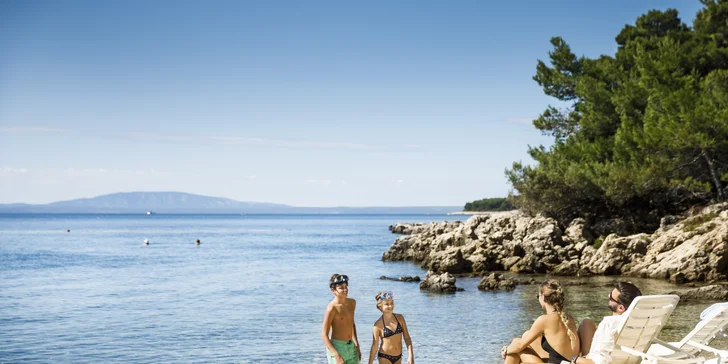 Najbližšiu pláž máte asi 2 minúty chôdze, prípadne sa vyberte na vychýrenú plaž s názvom Rajska plaža.