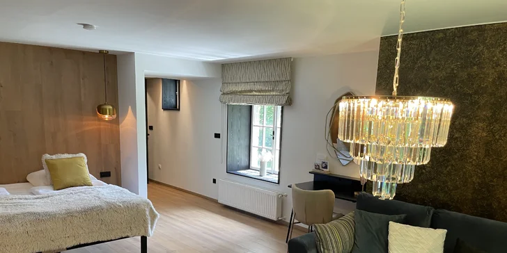 Uvnitř je dostatek prostoru, světla i elegance. 