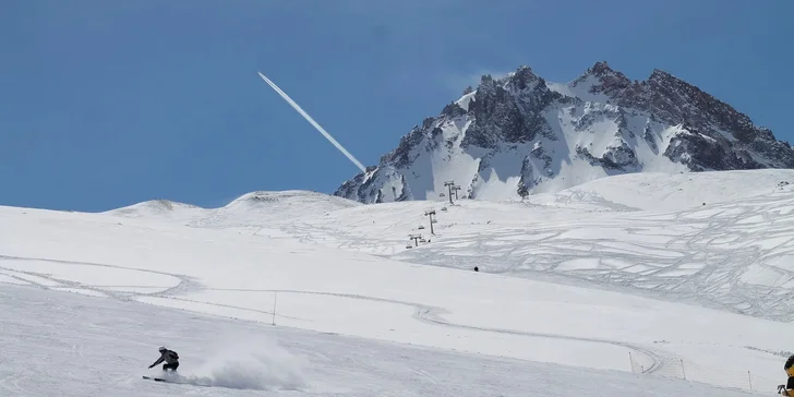 V ceně letenky máte i přepravu lyží nebo snowboardu. 