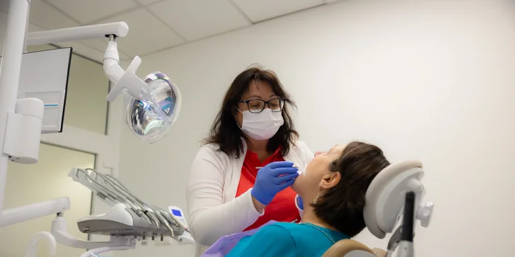 V ambulancii vykonávajú dentálnu hygienu deťom i dospelým.