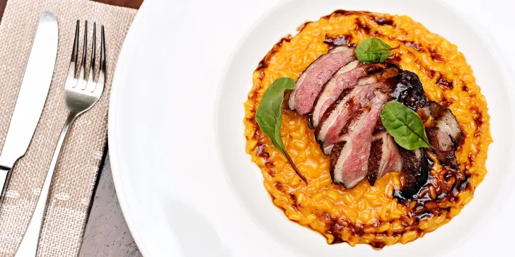 Zamilujte si chuť Itálie: 5chodové degustační menu pro dva vč. sklenky vína