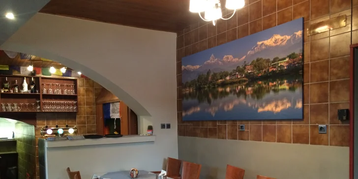 Restaurace je kousek od zastávky Pionýrská.