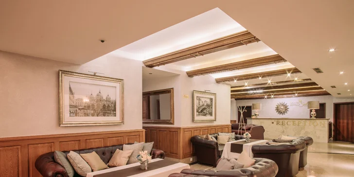 Svojou polohou, bohatou 130-ročnou tradíciou a architektúrou patrí k najznámejším hotelom v širokom okolí.
