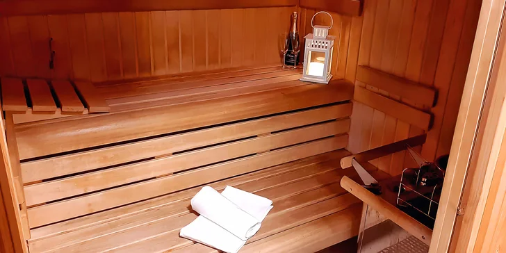 V kabině s dřevěnými odpočinkovými lehátky se ponoříte do náramné pohody, kterou navíc podporuje i příjemné aroma.