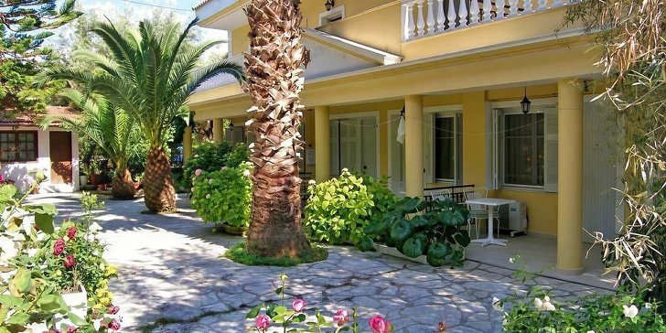 3* hotel Perigiali Beach Pensionu na Lefkadě přímo na pláži vč. polopenze