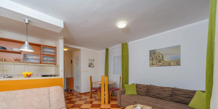 Každý apartmán má satelitnú TV, trezor, žehličku s žehliacou doskou, Wi‑Fi zdarma a kúpeľňu so sprchovacím kútom a fénom.