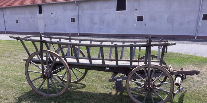 Podíváte se také na expozici zemědělství a běžného života na venkově.