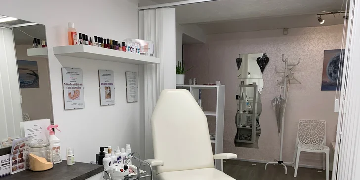 Vybrat si můžete klasickou či SPA pedikúru a v nabídce jsou i varianty s lakováním. 