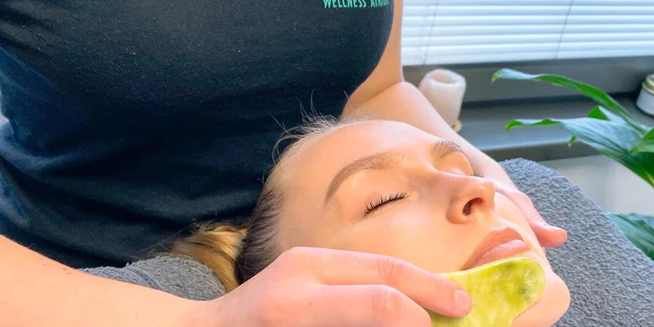 Gua sha masáž můžete zkombinovat s přístrojovou lymfodrenáží, jež vám napomůže od projevů celulitidy.