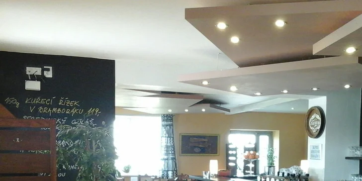 Večer strávíte v příjemné restauraci.   