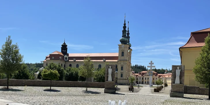 Monumentální křesťanské poutní místo Velehrad budete mít na dohled.