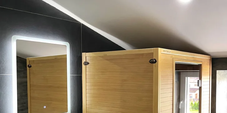 Čeká tu na vás infrasauna, vířivka a venkovní bazén.